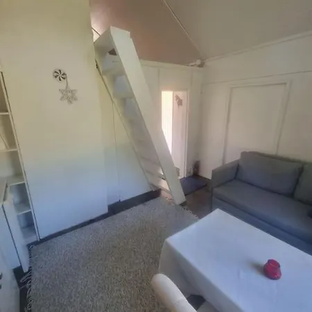 샬레 Kotoisa Moekki Paljulla Ja Puusaunalla