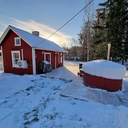 Kotoisa Moekki Paljulla Ja Puusaunalla * Orimattila