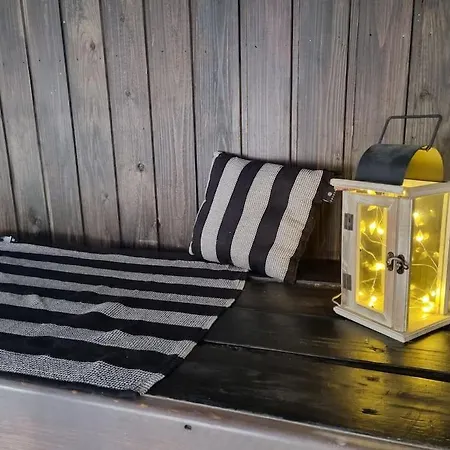 Kotoisa Moekki Paljulla Ja Puusaunalla * Orimattila